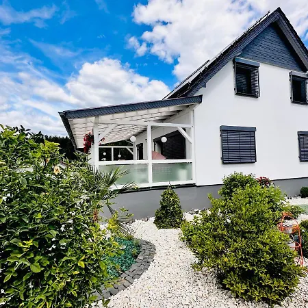 Ferienhaus Zur Waldauer Hoehe Mit 3 Sz, 120Qm & 40Qm Balkon Schleusingen Exterior photo